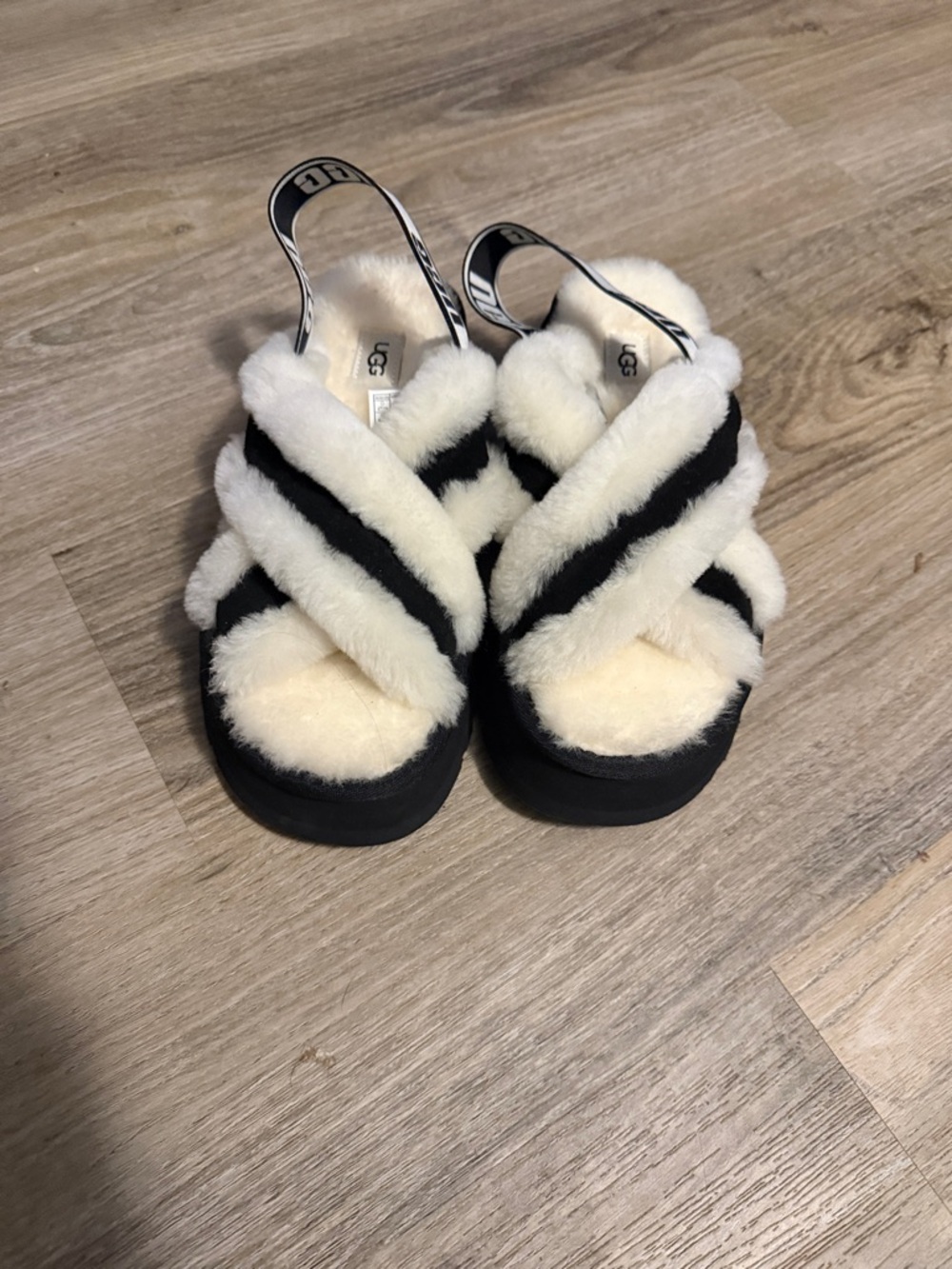 UGG Cream and Black Crisscross Fluff Sandals